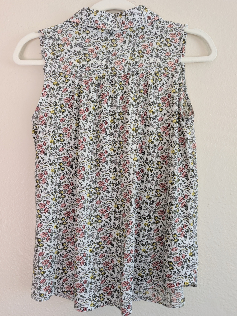 Sweet LOFT Sleeveless Collared Blouse with Delicate Florals - XS Petite - Picture 2 of 7